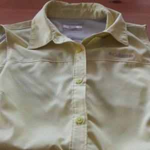Columbia Women's sleeveless button up shirt